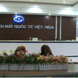 Chuyên gia nói gì: Mổ cận sớm khi còn có thể